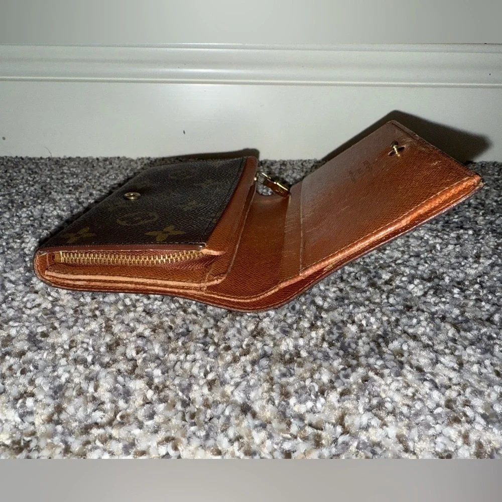 Louis Vuitton fold monogram wallet and luggage tag bundle - Picture 7 of 12